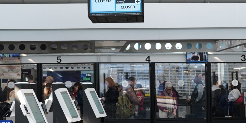 Democratas e administração Trump endurecem na supervisão do DHS, sem sinais de acordo para acabar com a paralisação parcial do governo