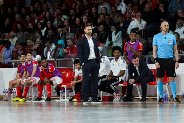 "Uma Victória Espetacular: Benfica Triunfa sobre o Sporting"