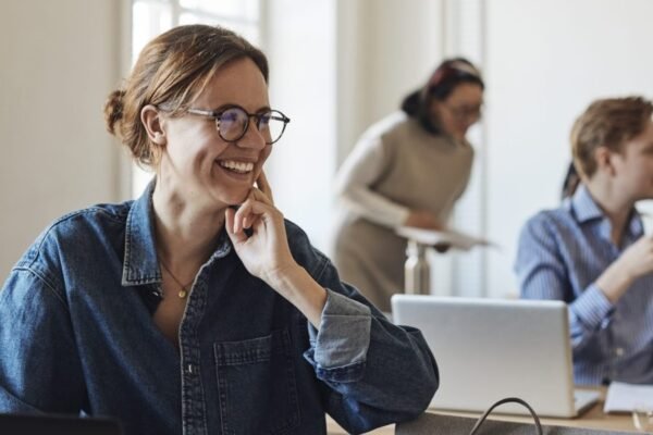 Adultos mais velhos voltam à escola e representam a 'nova maioria estudantil' em busca de aprimoramento ou troca de carreira