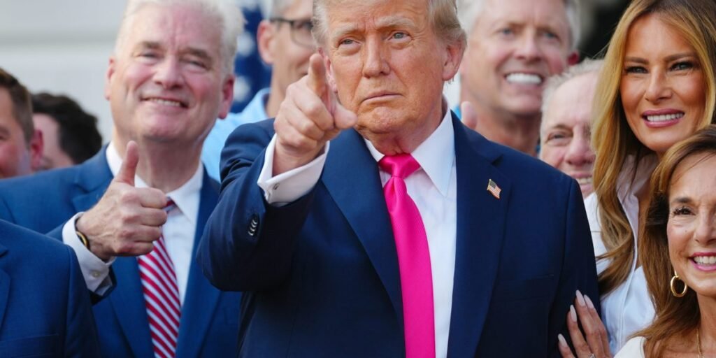 As tarifas de Trump anulam o que ele afirma ser 'o maior corte de impostos da história americana': a pessoa média perderá $300, mesmo após reembolsos