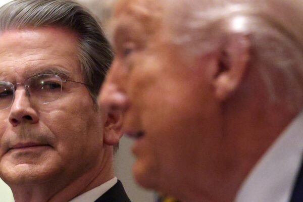 Fed confirma que atendeu ao pedido da Casa Branca para um 'teste de taxa' incomum, enfraquecendo o dólar em relação a moedas estrangeiras