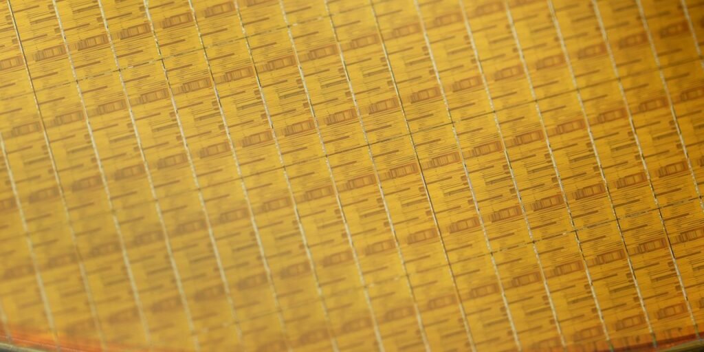 A demanda crescente por memória em IA está alimentando uma crise de chips em expansão