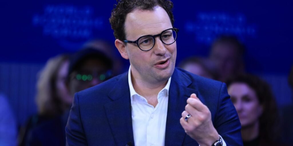 Gigantes da tecnologia estão pagando até $400K por evangelistas de IA para defender