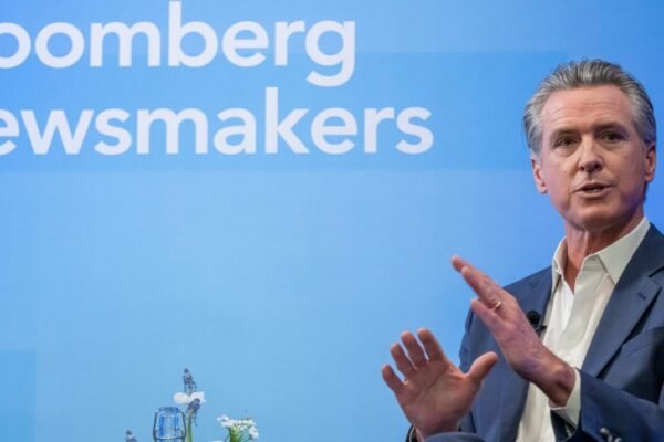 Gavin Newsom reforça suas críticas ao proposto imposto sobre a riqueza dos bilionários