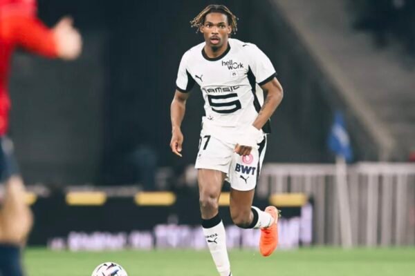 Custou 70 milhões ao Liverpool e não joga mais esta temporada: Jérémy Jacquet sofre lesão grave