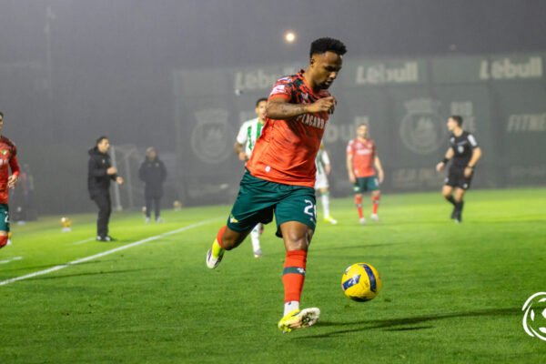 Moreirense interrompe série negativa do Rio Ave e sobe ao 6º lugar da Primeira Liga com regresso às vitórias