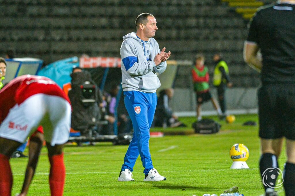 "Santa Clara comenta sobre treino e conservação do relvado"