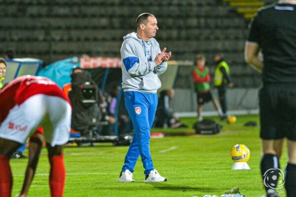 "Santa Clara comenta sobre treino e conservação do relvado"