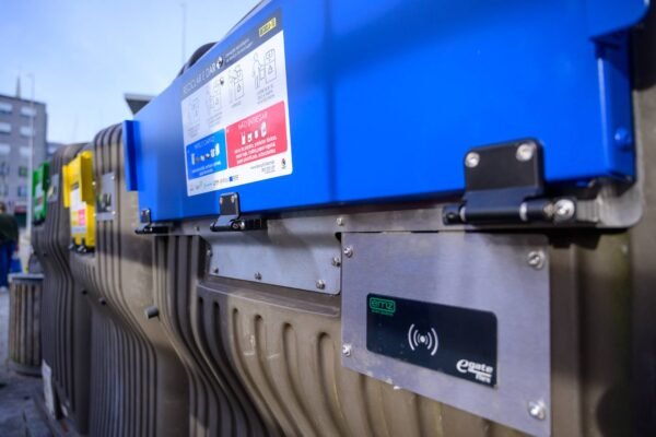 Município implementa contentores inteligentes com acesso exclusivo para moradores