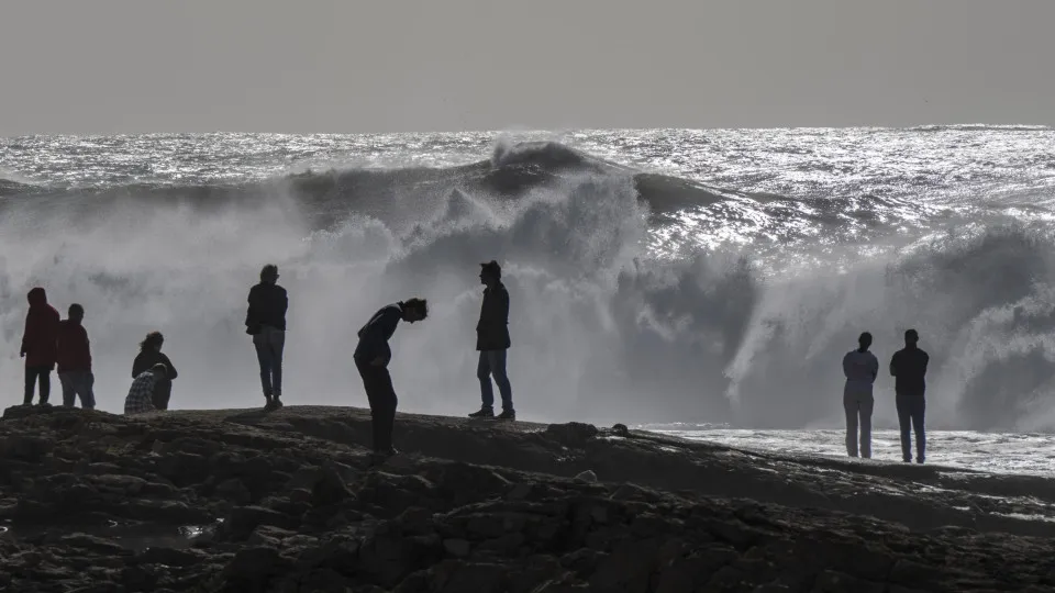 Chuva, Trovoada e Vento: 14 Distritos em Alerta Amarelo Neste Fim de Semana