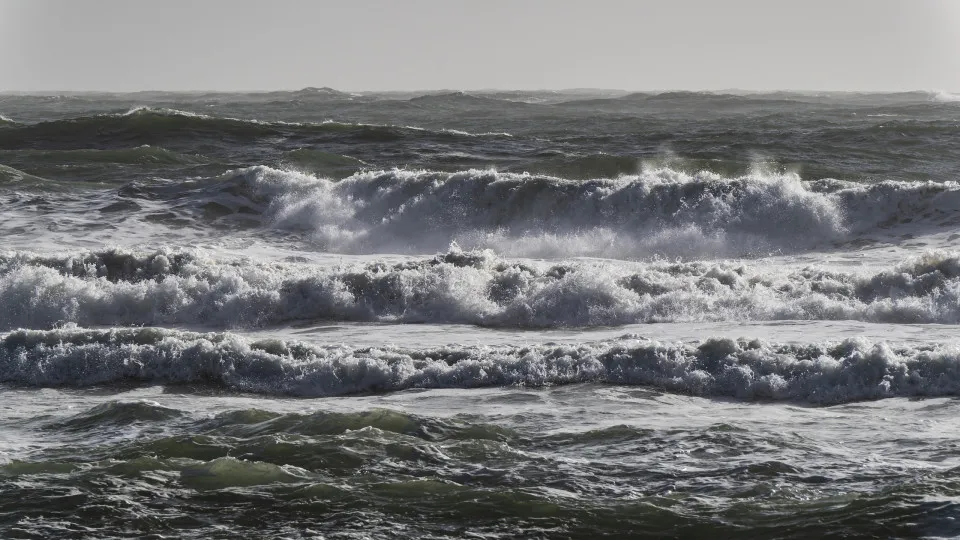 Cuidados a Ter Durante a Tempestade e Agitação Marítima