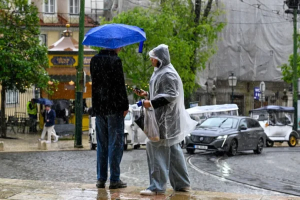 Gabrielle: Porto recebe aviso vermelho, 12 distritos continuam em alerta laranja