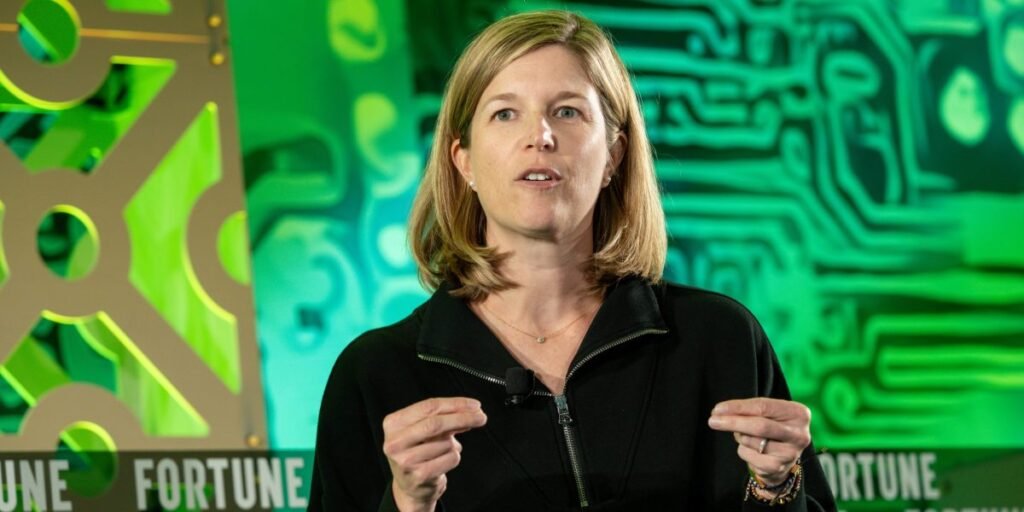 A mais jovem CEO feminina da Fortune 500 está reinventando o maior segurador de Medicaid em meio a cortes de financiamento e custos crescentes