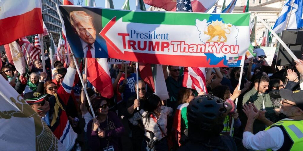 Um mês antes da Irã atacar, Trump disse a manifestantes iranianos que ajuda estava a caminho durante uma repressão governamental