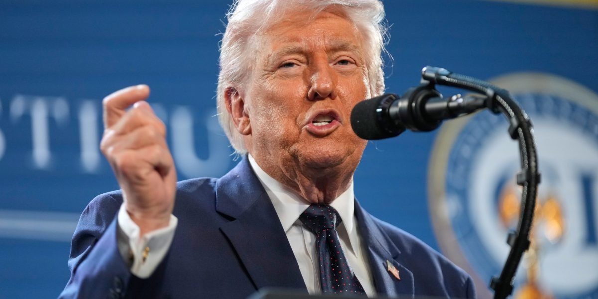 Os republicanos querem que Trump se concentre na acessibilidade, mas sua mente está na supressão de votos