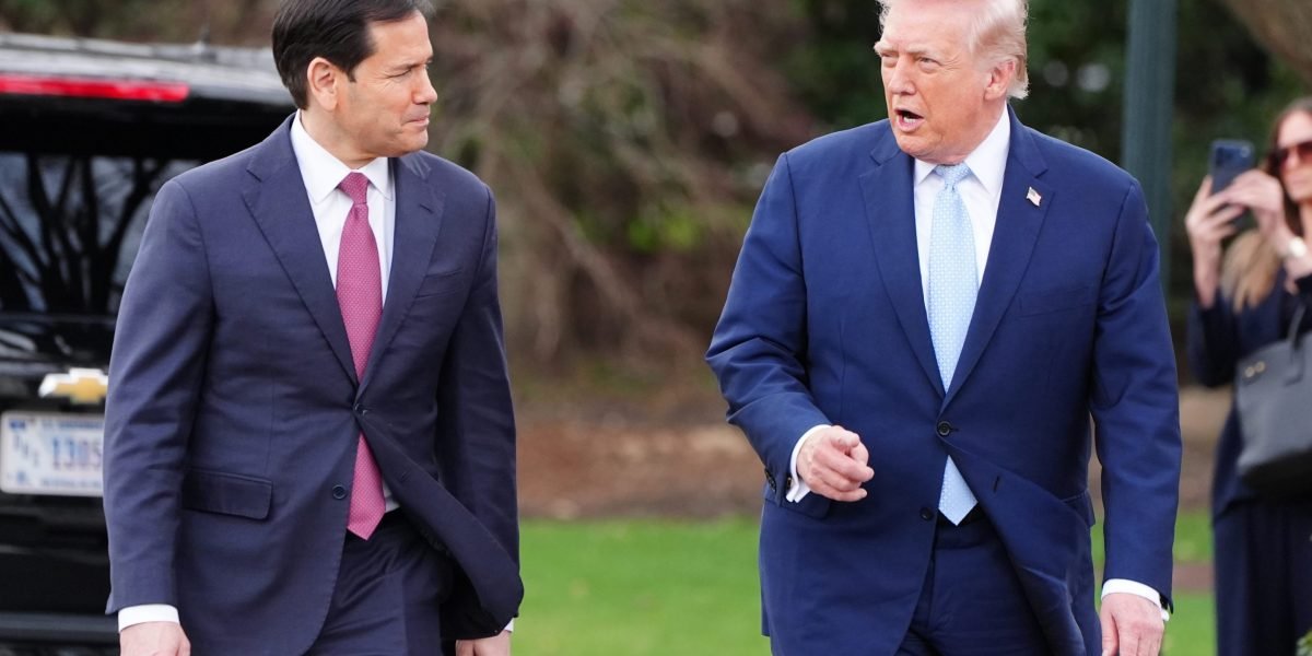 EUA enviam mais 3 navios de assalto anfíbio e 2.500 fuzileiros para o Oriente Médio, juntando