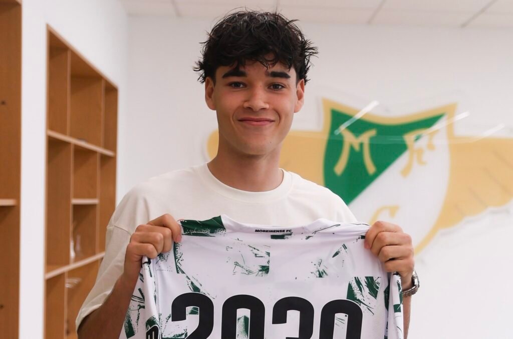 Afonso Assis renova contrato com o Moreirense até junho de 2030