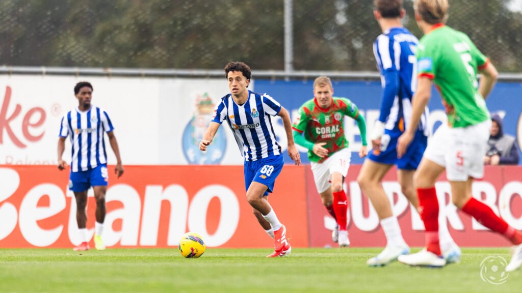 Médio da Equipa B do FC Porto Submete