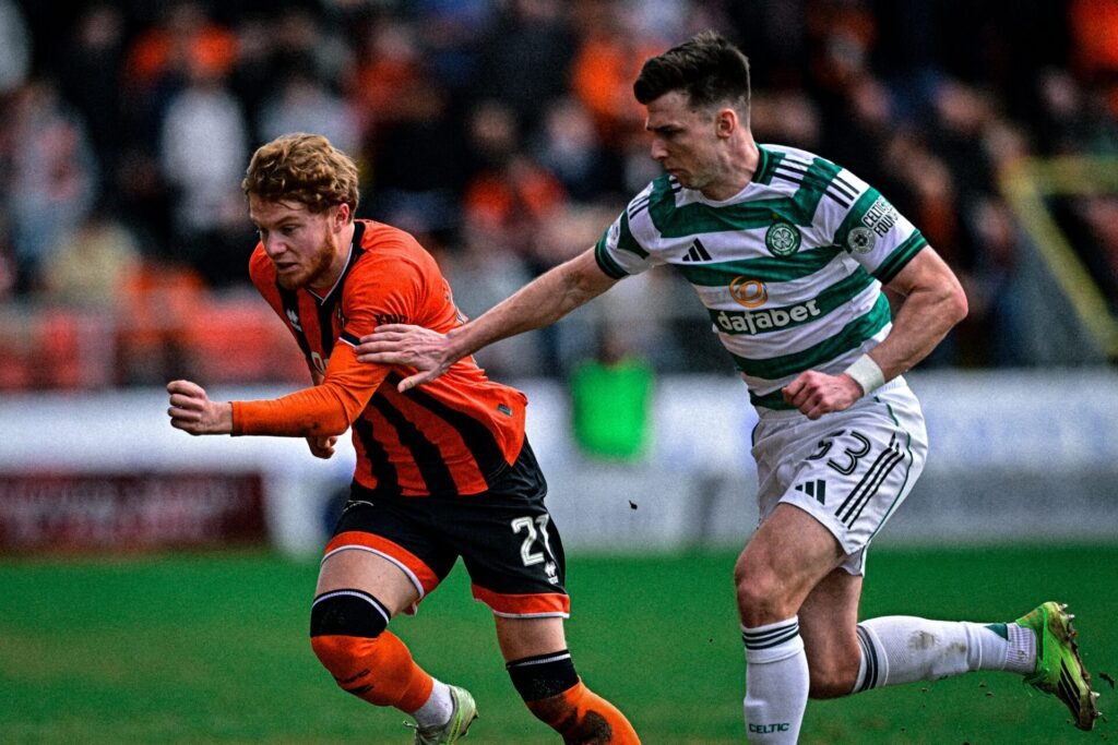 Celtic é surpreendido pelo Dundee e perde o segundo lugar da Liga Escocesa para os rivais