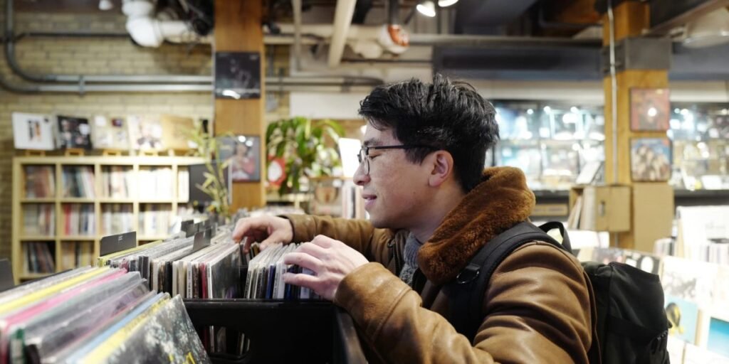 Geração Z abandona assinaturas e busca estilos de vida analógicos e mídias físicas