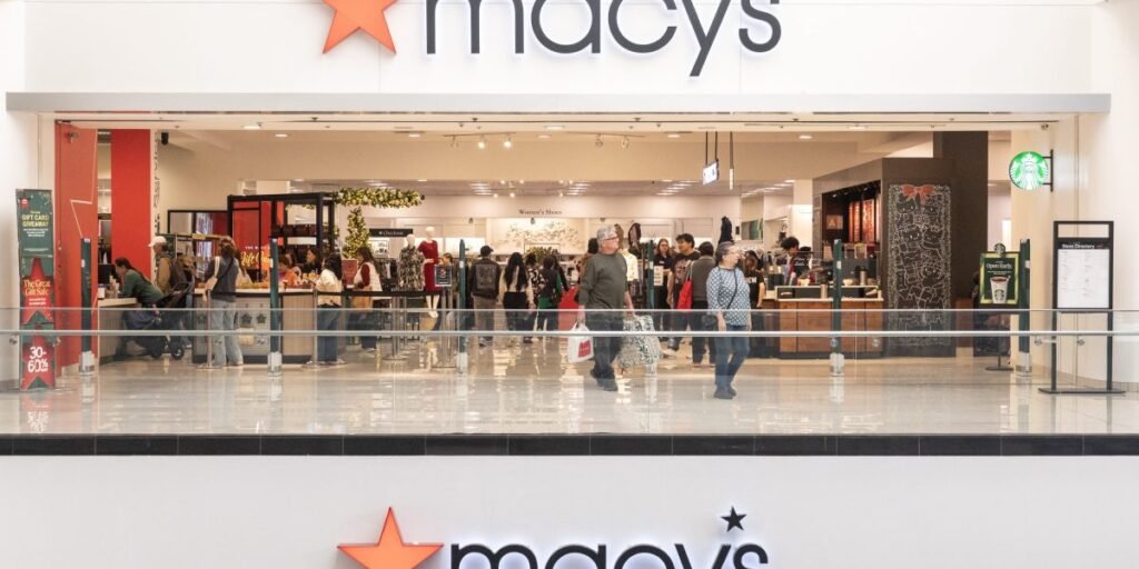 Macy's lança assistente de compras impulsionado por IA; clientes que utilizam gastam quase 400% a mais
