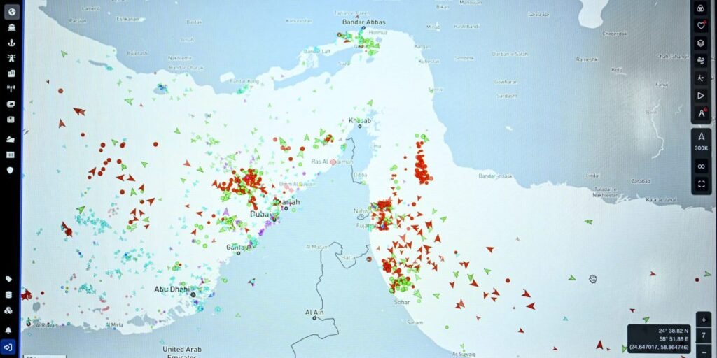 Esqueça a Marinha dos EUA, a melhor proteção para navios que atravessam o Estreito de Ormuz pode ser afirmar que são embarcações 'chinesas' ou 'muçulmanas'