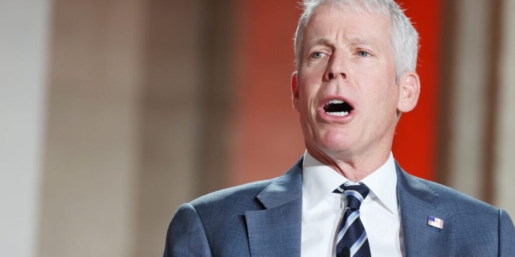 Secretário de Energia invoca a Lei de Produção de Defesa para forçar uma empresa de petróleo do Texas a retomar operações na Califórnia. Newsom condena a medida