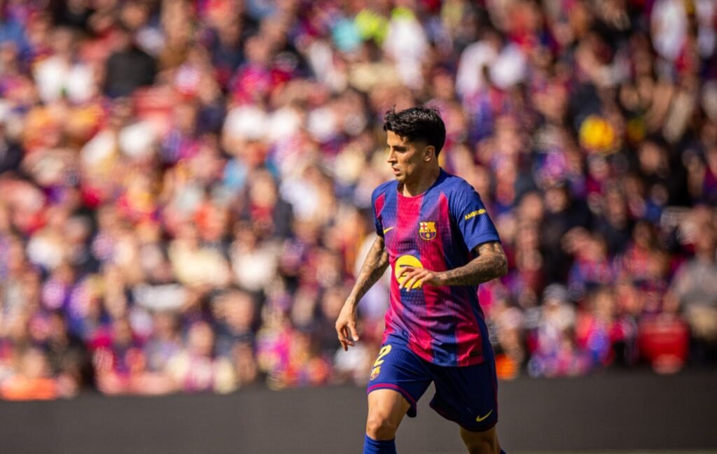 João Cancelo brilha na vitória do Barcelona sobre o Rayo Vallecano na La Liga