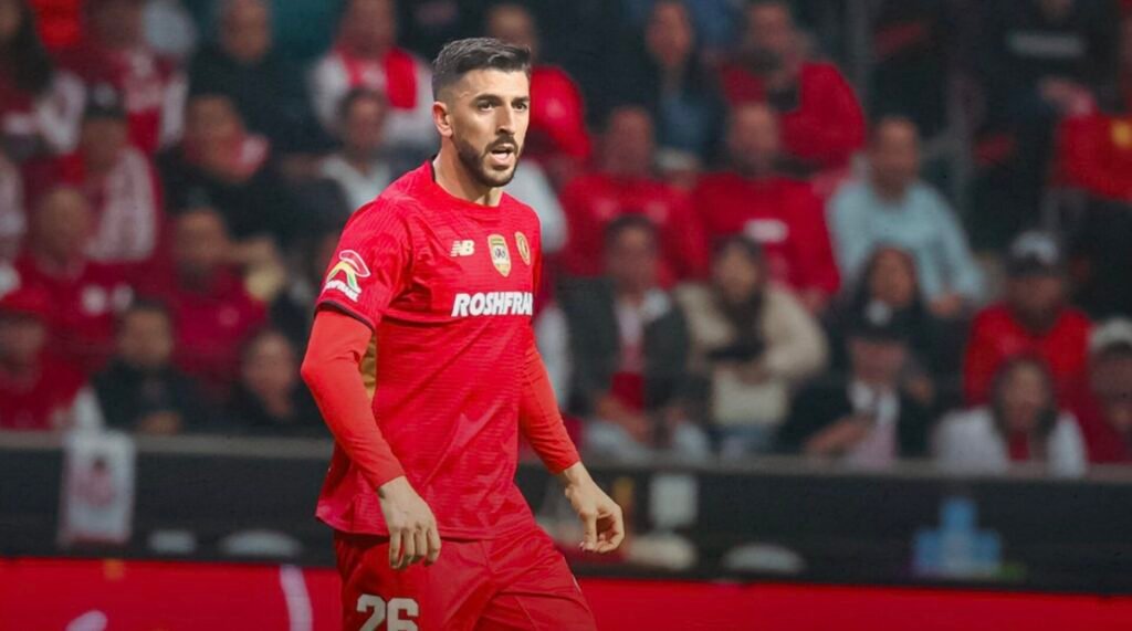 Paulinho: "Um Jogador Diferente, a Bola Voa de Forma Única"