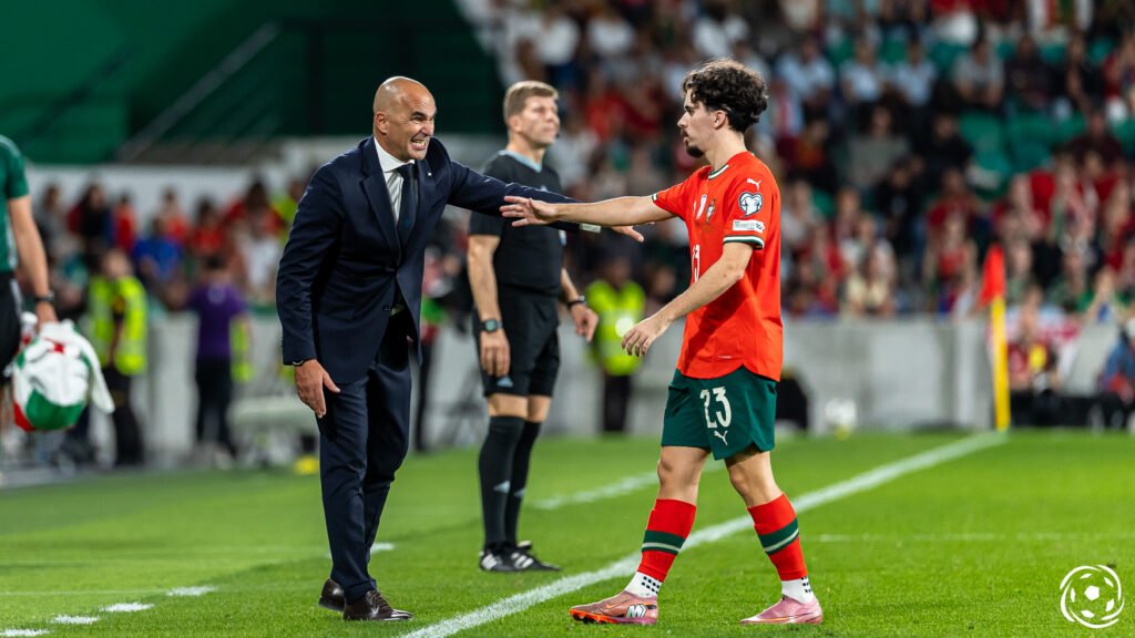 Roberto Martínez: Um Jogador de Nível Excelente que Domina a Defesa e Conduz o Jogo!