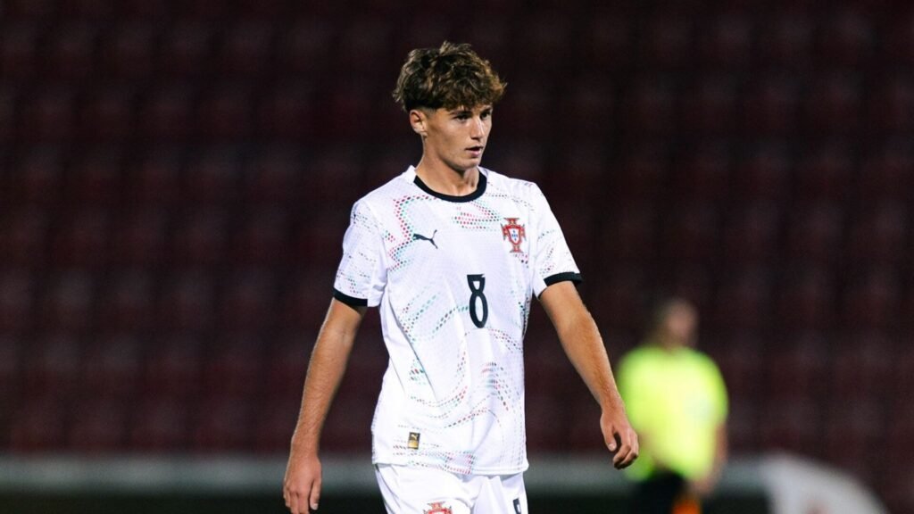 Tiago Silva: Jovem Médio do FC Porto B no Banco na Visita a Braga