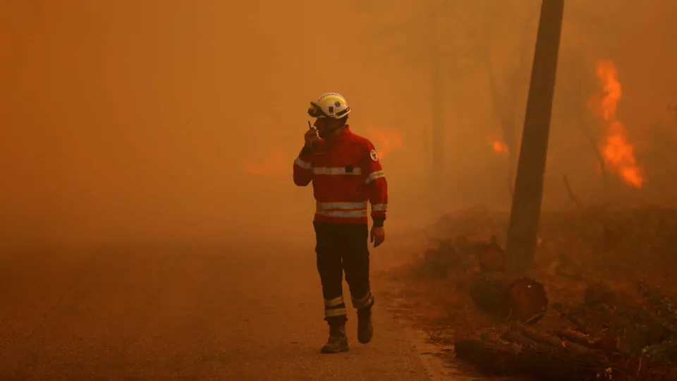 Parlamento rejeita profissão de bombeiro como de desgaste rápido