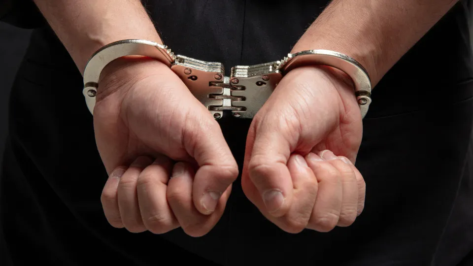 "Prisões Preventivas de Três Suspeitos de Tráfico em São Miguel"