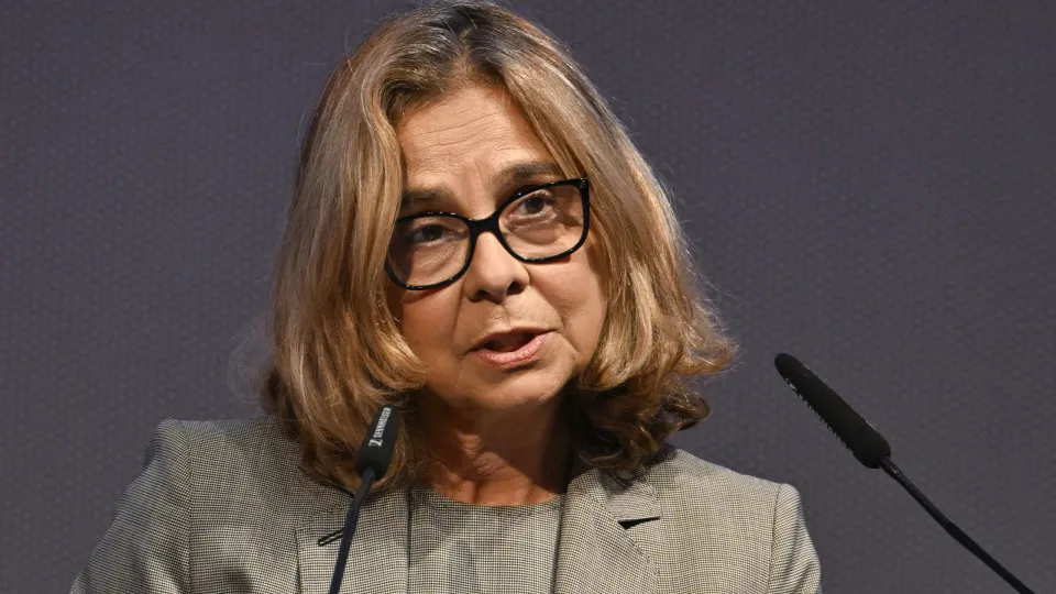 Ministra da Saúde defende novo modelo para urgências regionais