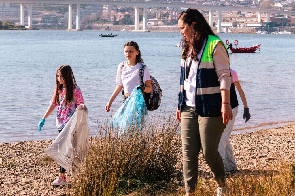 Guardiões dos Rios: Alunos se Mobilizam para Limpeza das Margens do Douro