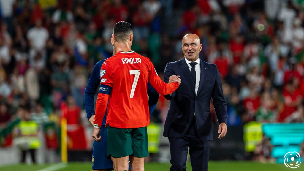 Roberto Martínez elogia Cristiano Ronaldo como uma «influência incrível» e Bruno Fernandes como um «líder»