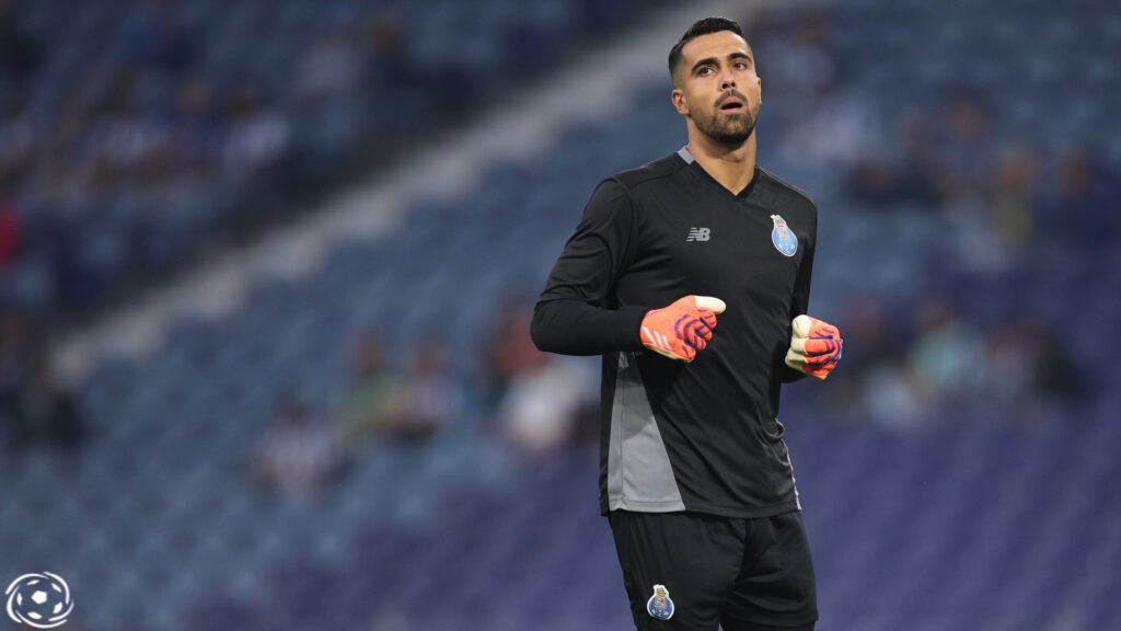 Diogo Costa aposta no vencedor do Futebolista do Ano do FC Porto: «Já lhe perguntei se estava preparado para o discurso»