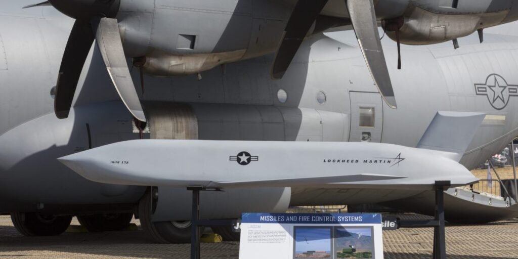 EUA Desdobram Maioria de Mísseis de Longo Alcance Stealth em Guerra Contra o Irã