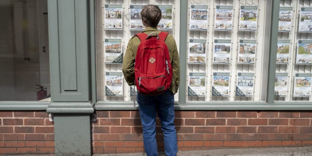 A Geração Z está trilhando um caminho diferente no mercado imobiliário fazendo tudo sozinha