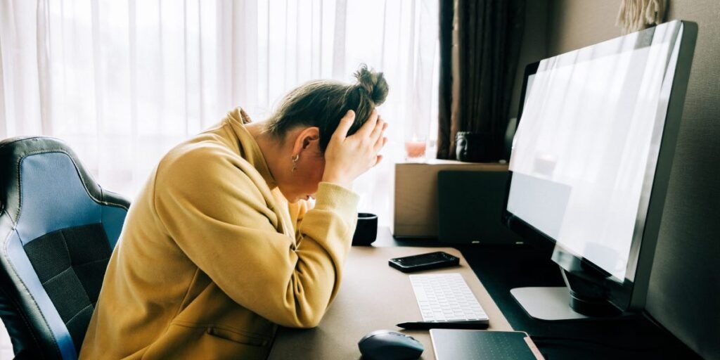 Geração Z observou os millennials se esgotarem no trabalho: agora 1 em cada 4 está abandonando empregos de escritório por empregos de 'menos estresse e mais estabilidade' em trades