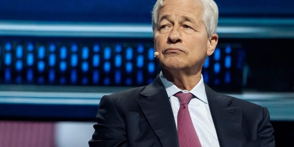 Jamie Dimon alerta sobre a crescente concorrência de criptomoedas na carta anual aos acionistas do JPMorgan: 'Precisamos lançar nossa própria tecnologia de blockchain'