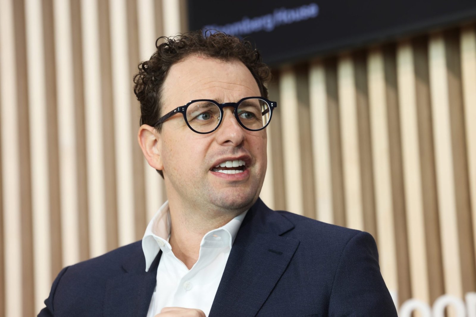 Antropic enfrenta uma onda de críticas de usuários devido a problemas de desempenho com seu chatbot Claude AI