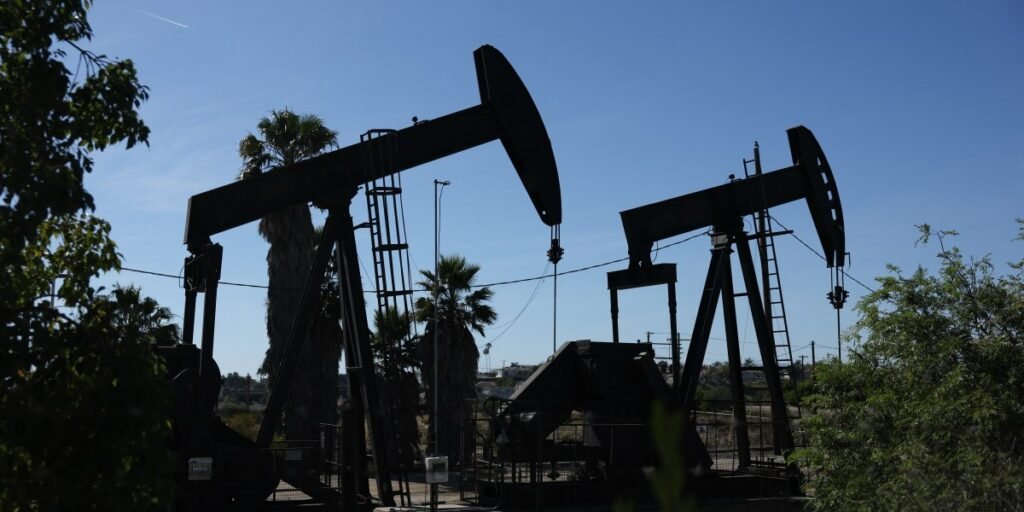 A maioria de Wall Street aponta para altos preços do petróleo como a causa da inflação. Um economista ícone da Johns Hopkins diz que estão perseguindo o culpado errado.