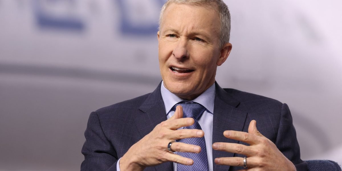 O CEO da United Airlines, Scott Kirby, deita