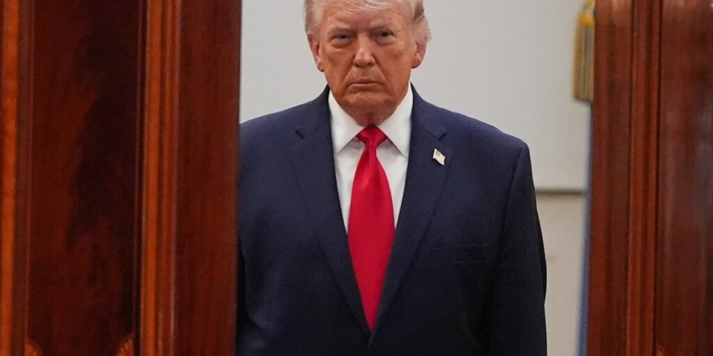 Trump alerta Irã que tem 48 horas restantes enquanto aviador continua desaparecido