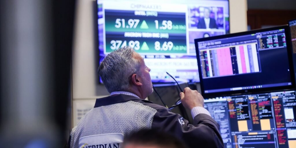 O comércio de IA acabou. Principais analistas de Wall Street dizem que a oportunidade de IA pode estar apenas começando.