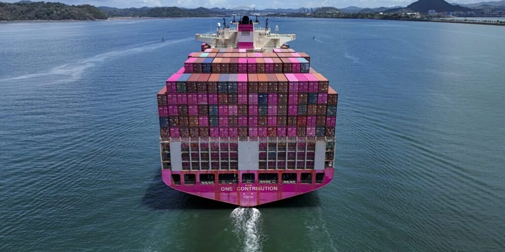 Mesmo com empresas gastando US$ 4 milhões para atravessar o Canal do Panamá, elas afirmam que "é mais seguro e menos caro" do que o Estreito de Ormuz