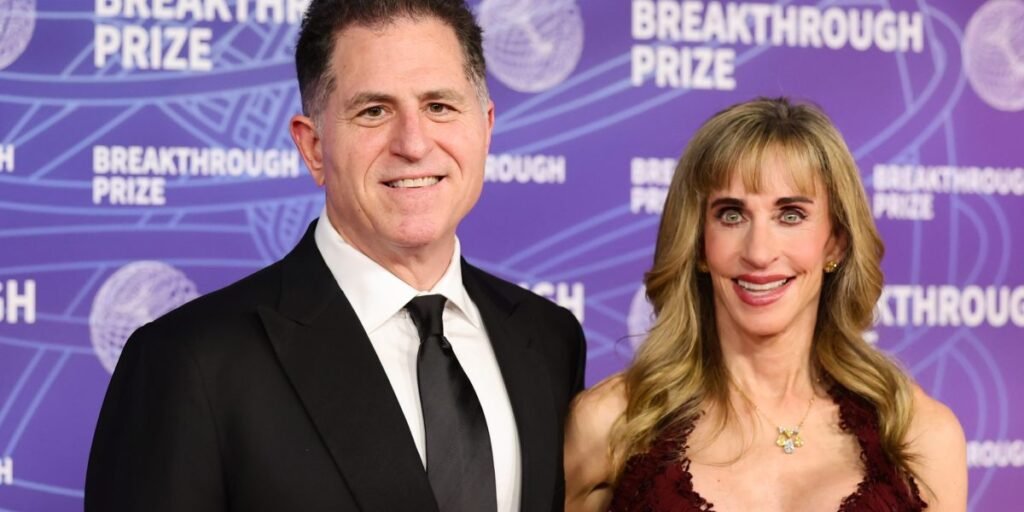 O bilionário Michael Dell começou sua empresa no dormitório da Universidade do Texas. Agora, ele aposta em IA com um presente de $750 milhões.