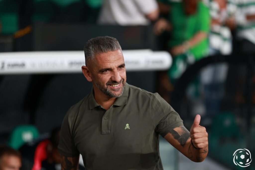 Rui Borges atento a dois centrais do Sporting B para integrar o plantel principal