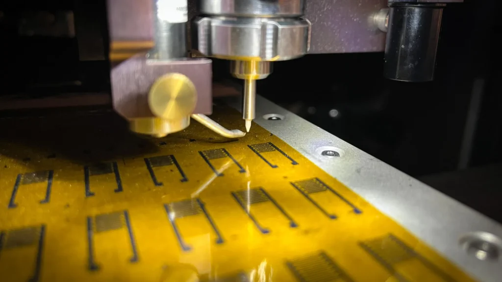 Neurônios artificiais se comunicam com células do cérebro vivo